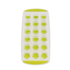 Cette photo montre un bac à glaçons Home Equipement à fond souple pour congélateur et réfrigérateur, de couleur vert et avec les glaçons en forme de fleurs, référence 92007, vue de haut