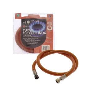 Cette photo présente le flexible pour gaz butane de la marque Home Equipement dans son ensemble, avec son packaging vu en arrière plan