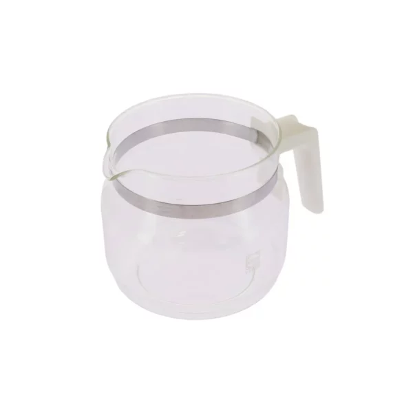 Cette photo nous montre la verseuse de couleur blanche sans couvercle pour cafetière dans son ensemble, vue de 3/4 face