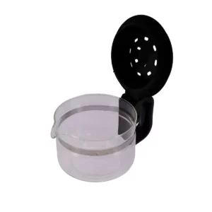 Sur cette photo, nous pouvons voir la verseuse adaptable noire de la marque Home Equipement, dans son ensemble. Elle est vue de 3/4 face, avec son couvercle ouvert