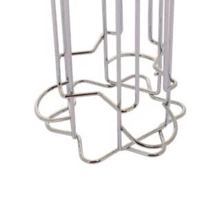 La photo nous montre le bas de la tour de rangement pour dosettes de la marque Home Equipement, en vue zoomée