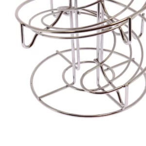La photo nous montre le bas de la tour de rangement pour dosettes de la marque Home Equipement, en vue zoomée