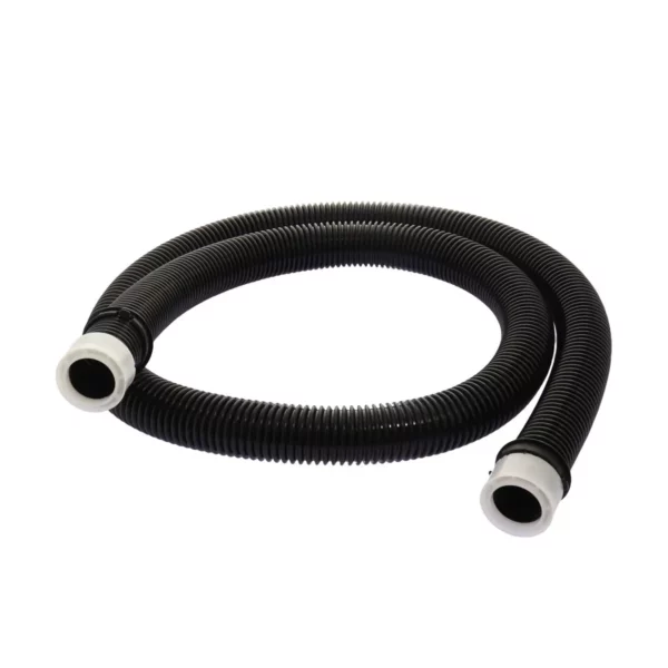 Sur cette photo, nous voyons le flexible universel pour aspirateur de Home Equipement. Le tuyau est enroulé sur lui même, et vu dans son ensemble de 3/4 face
