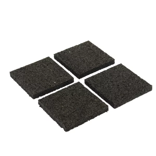 Cette photo nous présente les 4 patins anti-vibrations Home Equipement. Ils sont les uns à côté des autres et vus dans leur ensemble