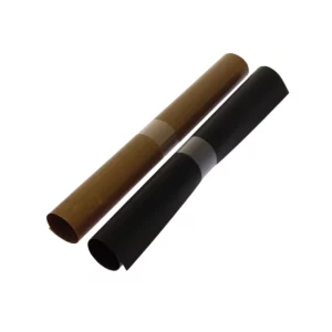 Cette photo nous présente les deux feuilles de cuisson réutilisables, enroulées, de la marque Home Equipement dans leur ensemble, en vue de 3/4