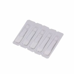 Ici, on voit les 5 pipettes anti-tartre présentes dans le kit d'entretien pour fer à repasser de la marque Home Equipement