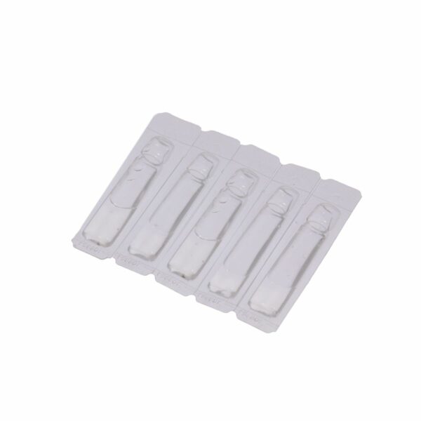 Ici, on voit les 5 pipettes anti-tartre présentes dans le kit d'entretien pour fer à repasser de la marque Home Equipement