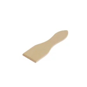 Vue d'ensemble d'une spatule en bois pour appareil à raclette de la marque Home Equipement